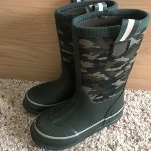 Lands End Insulated Rain Boots - kids size 13